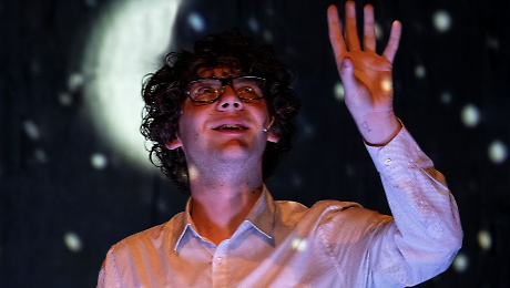 La star della divulgazione TikTok sbarca a teatro: Edoardo Prati canta l'amore alla Fonderia Leopolda