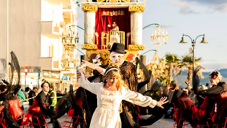 Dal tramonto al gran finale: il Carnevale verso l&rsquo;ultimo show