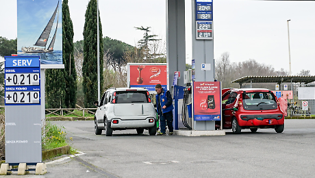 Caro carburanti, scattano i controlli della Guardia di finanza: distributori sotto la lente anche in Maremma