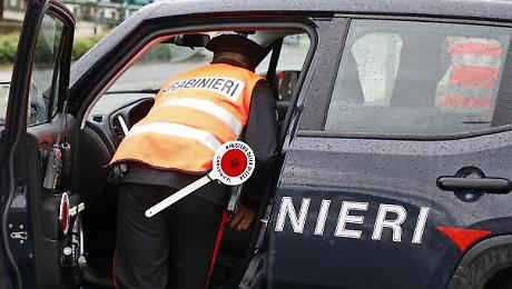 Auto devastate nella notte: un fermato. Il centrodestra insorge: "Non si pu&ograve; essere liberi di delinquere"