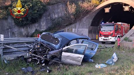 Schianti sull&rsquo;Aurelia, auto fuori strada con padre e figlia di due anni