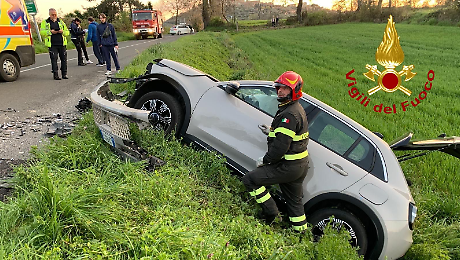 Violento schianto sulla Follonata: giovane portata in ospedale con l&rsquo;elisoccorso