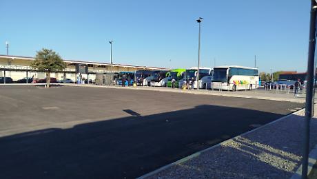 Autobus nel caos alla stazione: &laquo;Basta promesse, piazza Marconi &egrave; pericolosa&raquo;