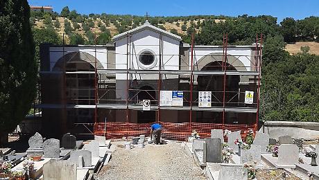 Il caso cimiteri: il sindaco chiarisce i ritardi e annuncia i nuovi lavori