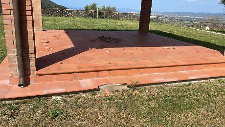 Danneggiamenti e giochi violati alla pagoda: pugno duro del Comune