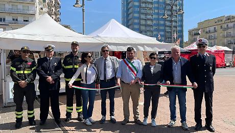 Follonica si accende: il mondo sbarca sul lungomare con Piazze d'Europa