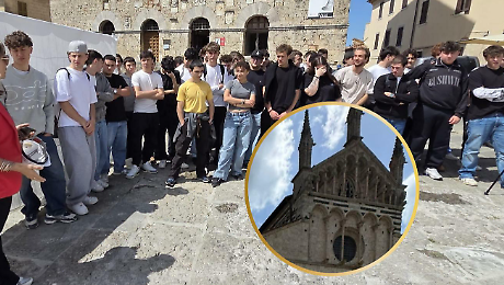 Piazza Garibaldi come un&rsquo;aula: gli studenti studiano il cantiere