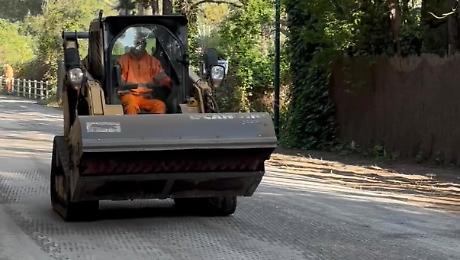 Piano anti buche sulla strada dei campeggi a Rocchette