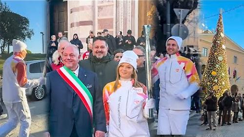 Il passaggio della Fiaccola olimpica incanta Grosseto - IL VIDEO