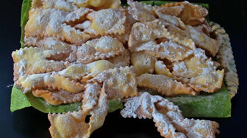 Frappe o Chiacchiere, chi &egrave; nato prima? Storia e curiosit&agrave; del dolce tipico del Carnevale