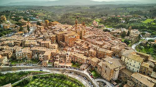 Quali vip hanno casa in Umbria? Le celebrit&agrave; italiane e internazionali che hanno scelto il cuore verde dell'Italia