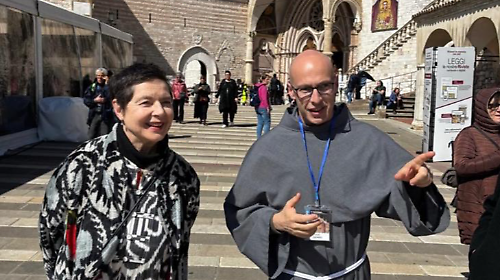 Isabella Rossellini in visita ad Assisi per rendere omaggio a San Francesco: &ldquo;Una giornata indimenticabile&rdquo;