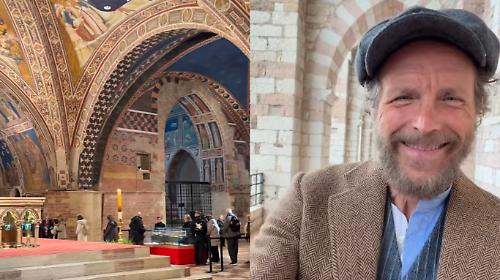 Jovanotti ad Assisi per rendere omaggio a San Francesco: "Speriamo che il santo ci protegga e porti un po' di pace in questo mondo pazzo" |&nbsp;VIDEO