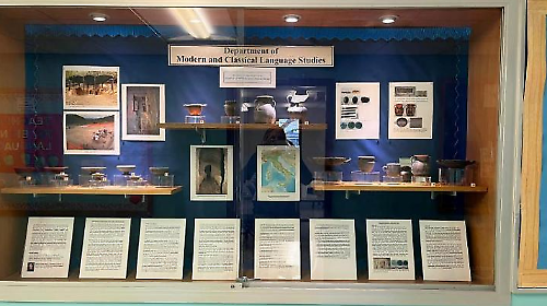 Necropoli Vallone di San Lorenzo: copie di reperti esposti negli Usa