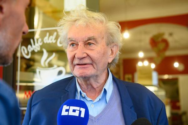 Delitto di Garlasco, un colpo di scena dietro l'altro. L'avvocato Lovati  annuncia il silenzio stampa: "Motivi di riservatezza" - Corriere di Maremma