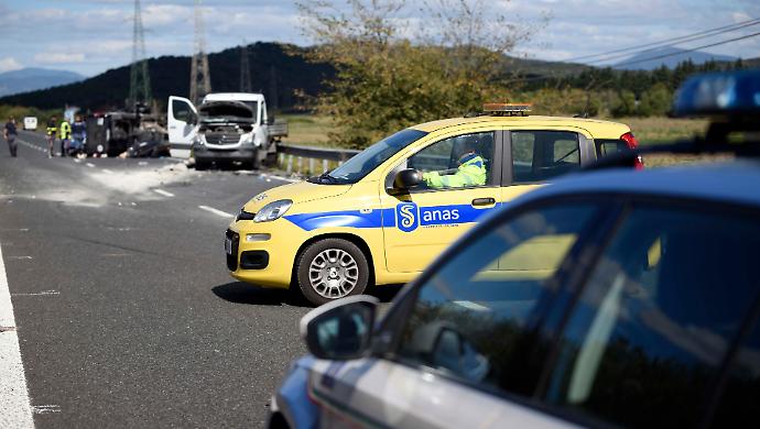 Aurelia, Maremma in rivolta: venerd&igrave; il corteo lumaca a Capalbio per salvare la Tirrenica. Mozione del Pd in consiglio regionale