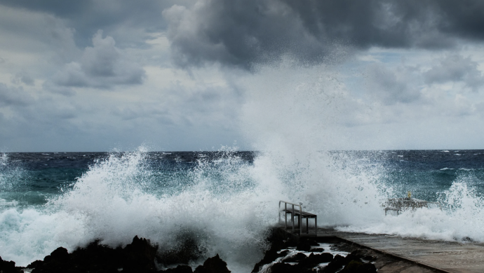 Vento forte mareggiate anche in Maremma, scatta l'allerta meteo