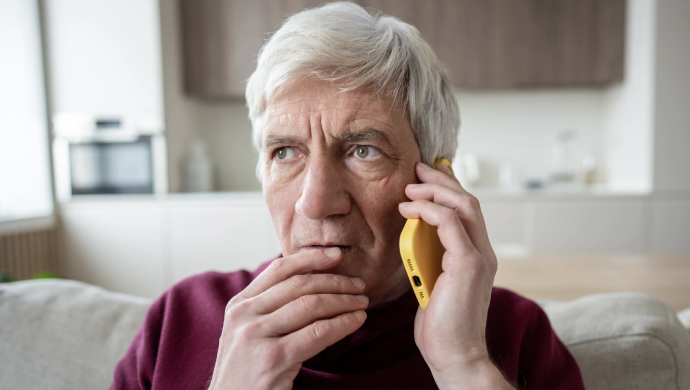 Nuovo allarme truffe telefoniche: finti parenti, falsi operatori e richieste di denaro