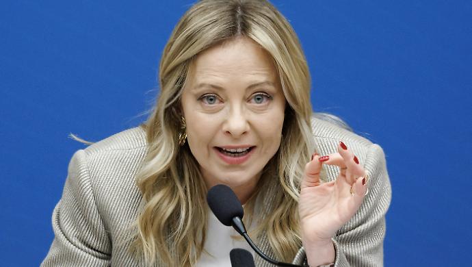 Anche il Corriere alla conferenza stampa di Giorgia Meloni