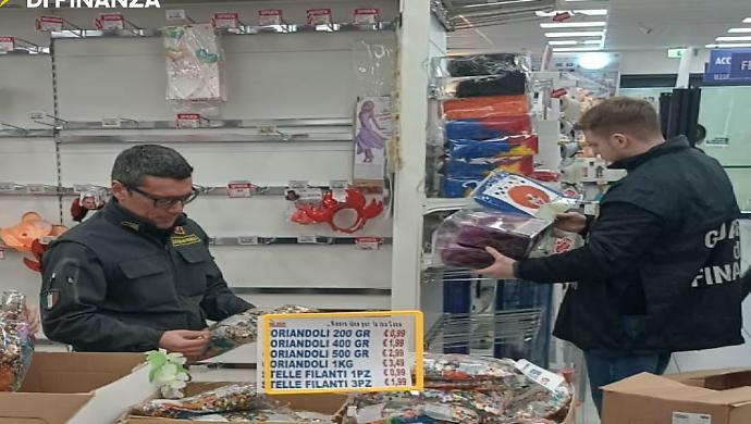 Carnevale vietato: maxi sequestro di maschere, coriandoli e costumi in Maremma