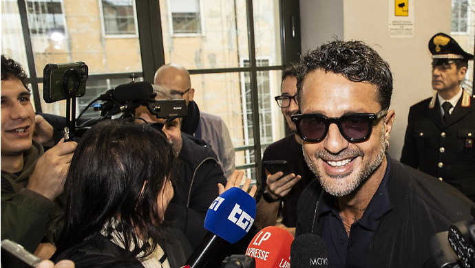 Fabrizio Corona atteso in citt&agrave;: la notte del "re dei paparazzi" nel locale in centro storico