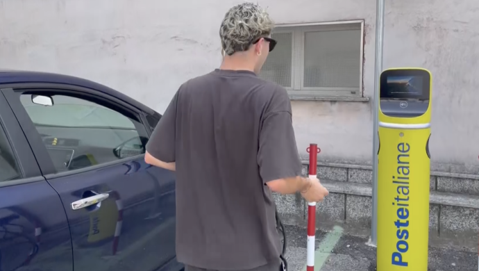 Poste Italiane accelera: 2.600 colonnine nei piccoli Comuni con il progetto Polis