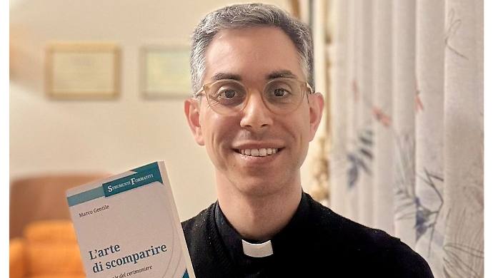 "L&rsquo;arte di scomparire": il grossetano don Marco Gentile pubblica il suo viaggio nella liturgia