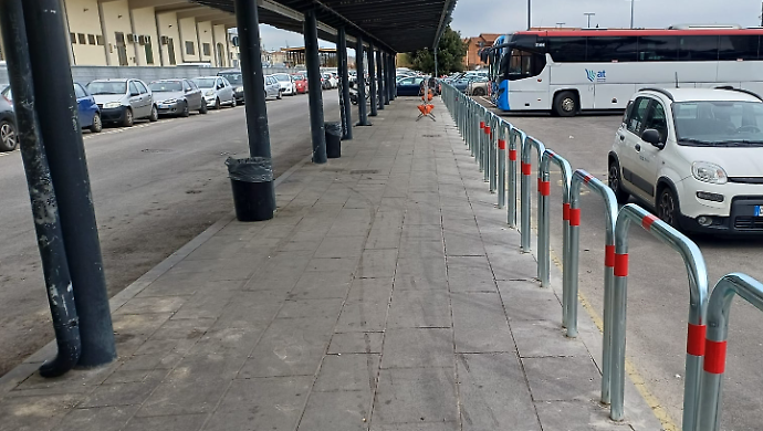 Grosseto, sicurezza al terminal bus: al via l&rsquo;installazione delle nuove barriere in piazza Marconi