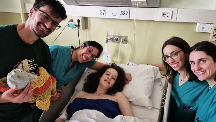 Benvenuto Flavio: il primo vagito al quinto piano del Misericordia &egrave; un parto in acqua