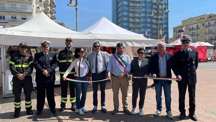 Follonica si accende: il mondo sbarca sul lungomare con Piazze d'Europa