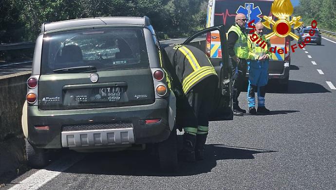 Paura sull&rsquo;Aurelia: auto sbanda e finisce fuori strada alle porte di Grosseto