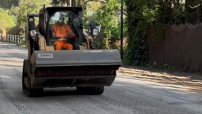 Piano anti buche sulla strada dei campeggi a Rocchette