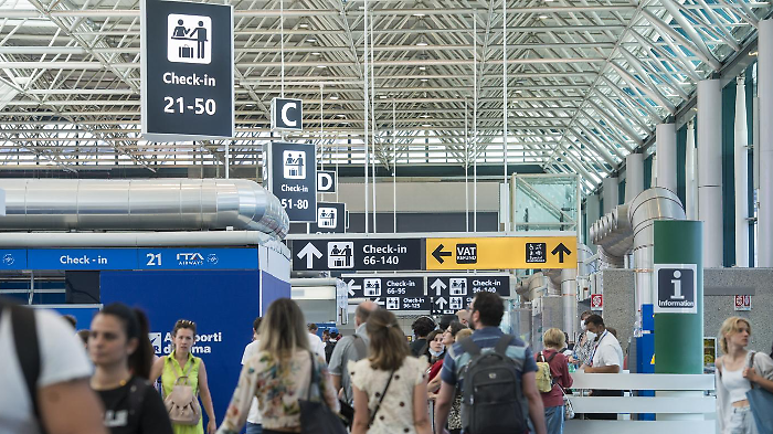 Oggi in tv marted&igrave; 20 agosto su Rai Storia il racconto dell'inaugurazione dell'aeroporto da Vinci