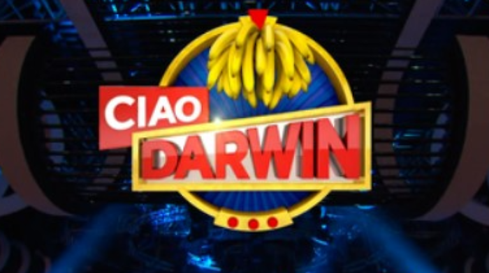 Ciao Darwin,  la sfida tra teen e milf nella replica della puntata della 9&deg; edizione del programma condotto dalla coppia Bonolis-Laurenti