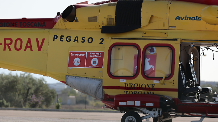 Ciclista investito da un'auto, trasportato in ospedale con l'elisoccorso 