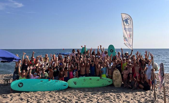 Capalbio, i campi estivi sono stati un successo, quasi 400 bambini con la Tortuga Surf School