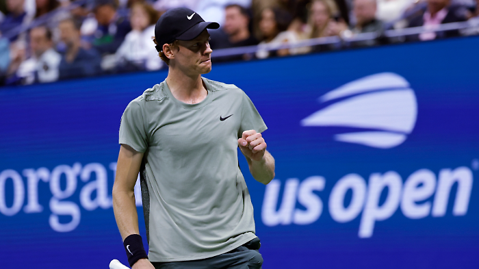 Jannik Sinner batte Daniil Medvedev in quattro set e vola in semifinale agli Us Open. Gli highlights del match