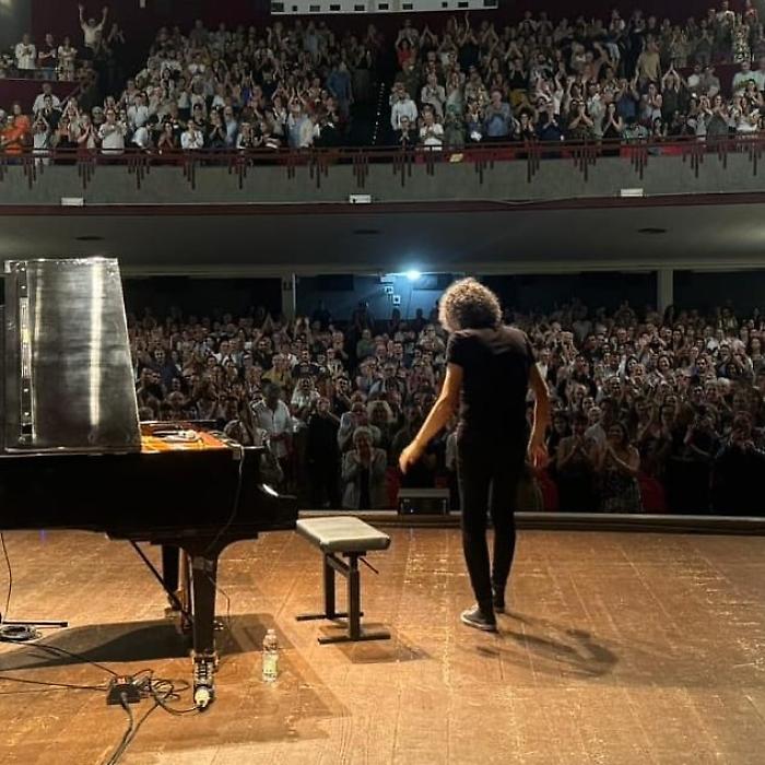 Grosseto, Giovanni Allevi "strega" il Teatro Moderno con un concerto da togliere il fiato