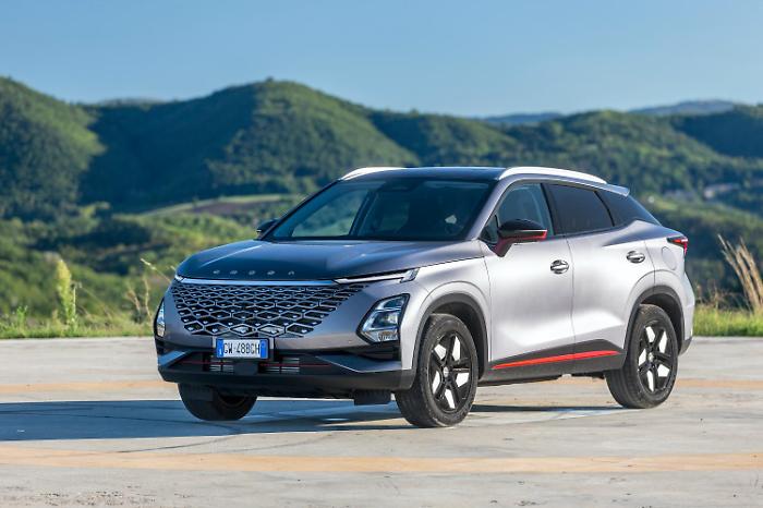 In strada con la Omoda 5