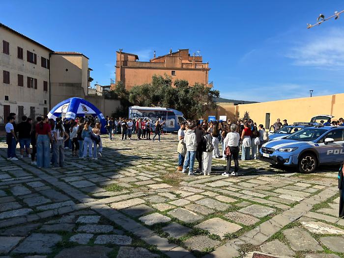 Orbetello, la "Giornata della legalità e della guida sicura" per insegnare ai giovani il rispetto delle regole