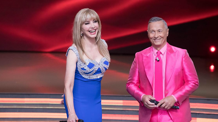 Ballando con le stelle stasera in tv sabato 28 settembre su Rai 1: cast, coppie, orario e ballerini per una notte