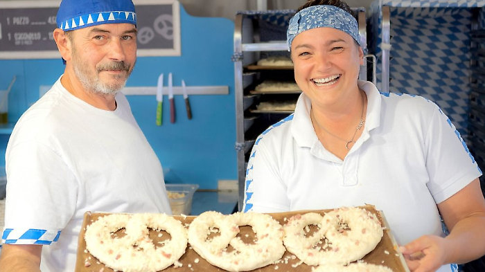 Il Mercato internazionale diventa maggiorenne, stand da tutto il mondo nelle strade di Arezzo. Un weekend tra sapori e artigianato