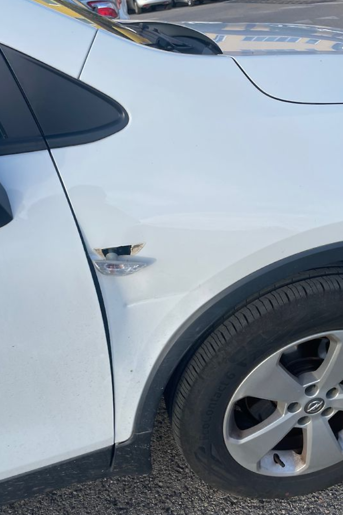 Grosseto, parcheggia l'auto e la ritrova incidentata: l'appello di una signora per trovare il colpevole