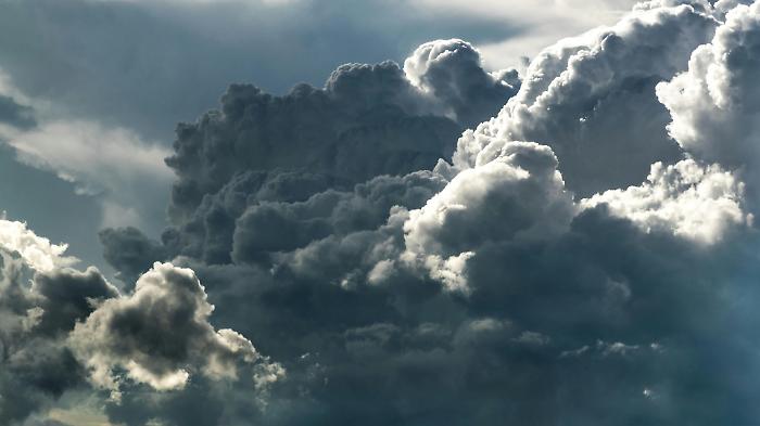 La pioggia è pronta a scendere nuovamente sul cuore verde: l'Ottobrata lascia spazio al maltempo, temperature massime in calo