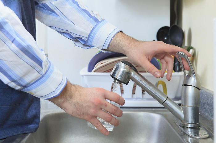 Arriva il "Bonus Fiora" per pagare la bolletta dell'acqua: "Un aiuto a chi ha problemi di salute o di lavoro oppure altre difficoltà economiche" 