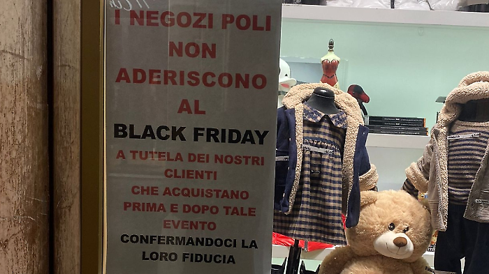 Il Black Friday ai negozi Poli