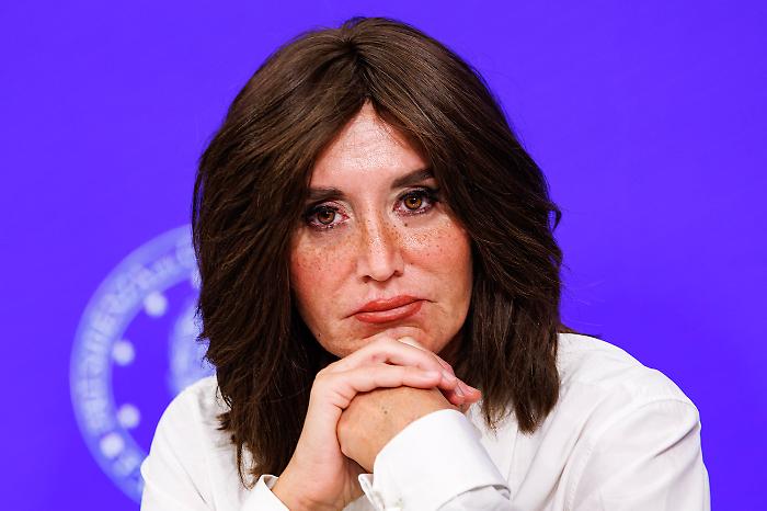 Il ministro Bernini al Corriere: "In arrivo aumenti fino al 50% per studenti specializzandi"