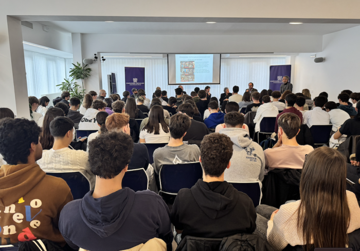 Addio impiegati e cassieri, ci penserà l'intelligenza artificiale: un incontro rivolto agli studenti grossetani