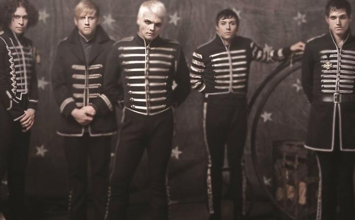 Morto Bob Bryar, aveva 44 anni. Chi era il batterista della band My Chemical Romance