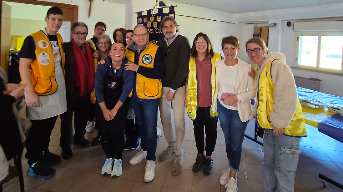 Castiglione della Pescaia, il pranzo solidale del Lions Club funziona: tantissimi ospiti